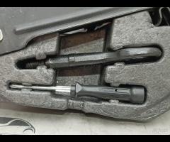 KIT EMERGENZA ATTREZZI SOLLEVATORE RUOTA AUDI A3 1 - 7