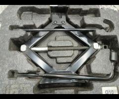 KIT EMERGENZA ATTREZZI SOLLEVATORE RUOTA KIA CEED - 22