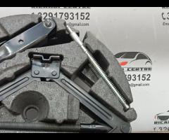 KIT EMERGENZA ATTREZZI SOLLEVATORE RUOTA OPEL INSI