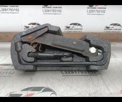 KIT EMERGENZA ATTREZZI SOLLEVATORE RUOTA TOYOTA AY