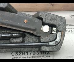 KIT EMERGENZA ATTREZZI SOLLEVATORE RUOTA TOYOTA AY - 6