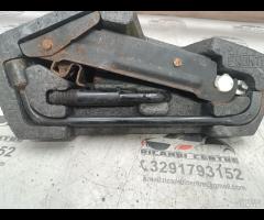 KIT EMERGENZA ATTREZZI SOLLEVATORE RUOTA TOYOTA AY - 9