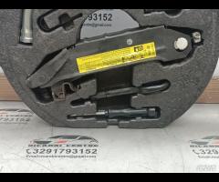 KIT EMERGENZA ATTREZZI SOLLEVATORE RUOTA AUDI A3 1