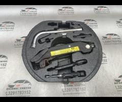 KIT EMERGENZA ATTREZZI SOLLEVATORE RUOTA AUDI A3 1