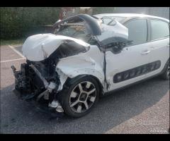 Citroen C3 2018 1.2 benzina HM01 demolito per rica