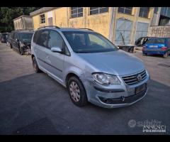 Volkswagen Touran 2009 Demolita - Per Ricambi