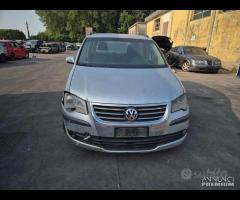 Volkswagen Touran 2009 Demolita - Per Ricambi