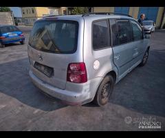 Volkswagen Touran 2009 Demolita - Per Ricambi