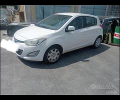 Hyundai i20 2012 benzina demolita per ricambi - 8