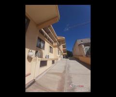 Sant'Agata box di 80 mq vista mare