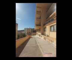 Sant'Agata box di 80 mq vista mare