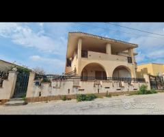 Triscina, villa indipendente con veranda vista mar