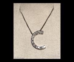 COLLANA LETTERA C IN ORO BIANCO 18kt. E DIAMANTI