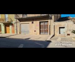 Castelvetrano, fabbricato con ampio giardino e cor - 6