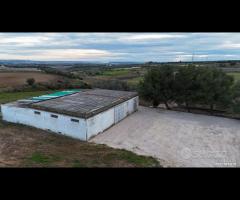 CAPANNONE TERRENO e Villa con piscina - 20