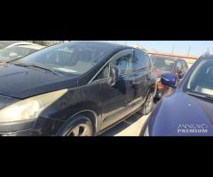 Rivambi Peugeot 3008 1.6D del 2013 motore 9H05