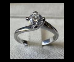 ANELLO SOLITARIO ORO 18kt. CON DIAMANTE ct. 0,40
