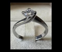 ANELLO SOLITARIO ORO 18kt. CON DIAMANTE ct. 0,40