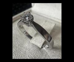 ANELLO SOLITARIO ORO BIANCO 18kt. CON DIAMANTE