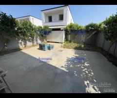 Villa con porticato recente costruzione