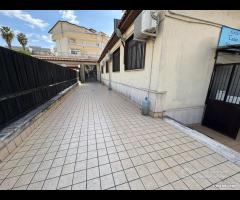 Locale Commerciale 100 Mq con corte Esterna