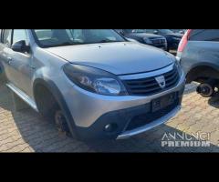Dacia sandero anno 2012 perfetta per ricambi