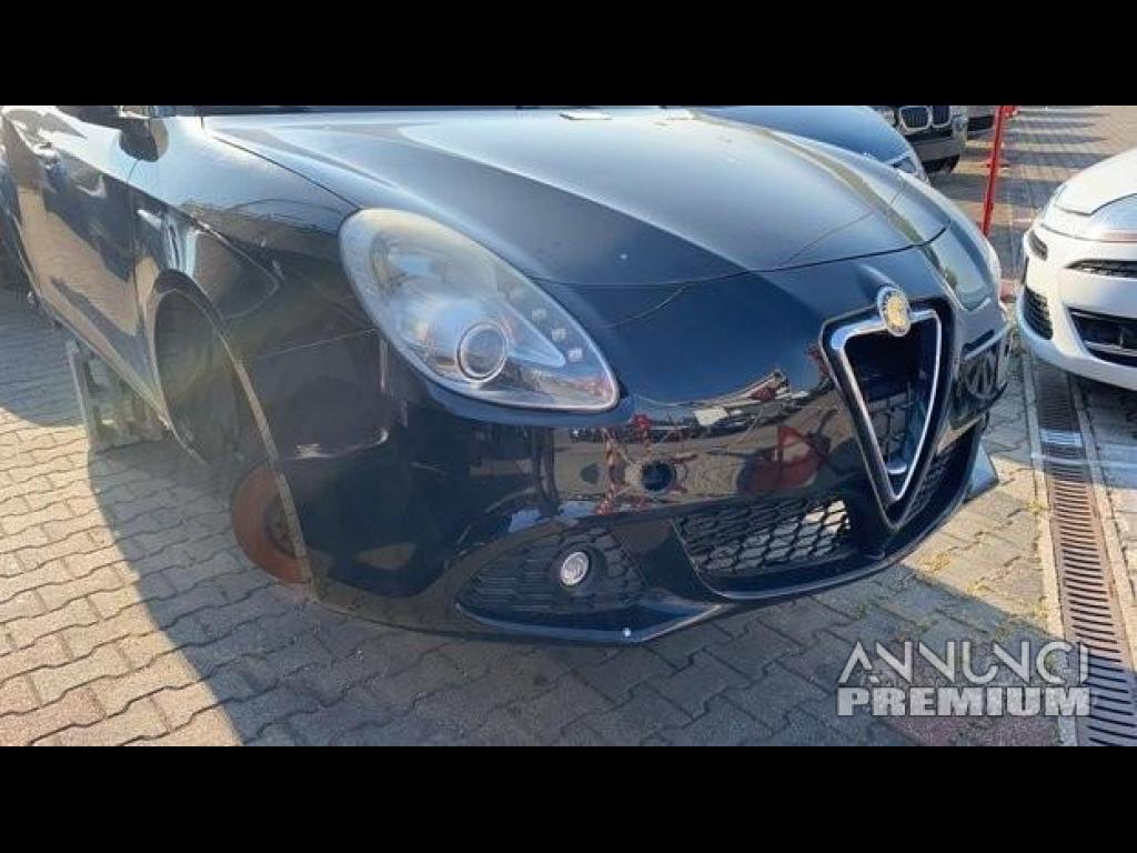 Giulietta nera 2012 perfetta per ricambi - 1