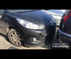 Peugeot 207 2011 ricambi