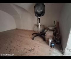 Bottega ad una luce via placida - 15