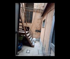 Bottega ad una luce via placida - 24