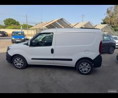 Fiat Doblò 1.6 120CV 3 posti tetto apribile - 12