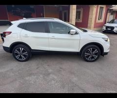 Nissan Qashqai 1.5 dCi N-Connecta tetto 360 metall