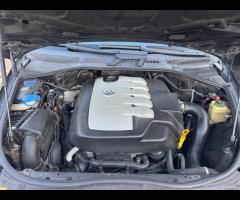 Volkswagen Touareg 2.5 R5 TDI automatico - 14