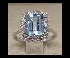 ANELLO ORO 18kt. DIAMANTI ED ACQUAMARINA SMERALDO