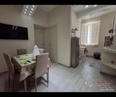 Camera luminosa e arredata tutto incluso zona - 7