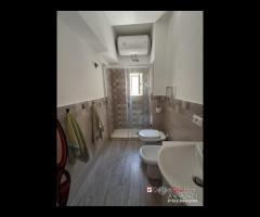 Camera luminosa e arredata tutto incluso zona - 10