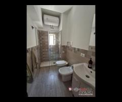 Camera luminosa e arredata tutto incluso zona - 13