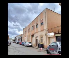 Zona Via la Farina,funzionale edificio,650mq più