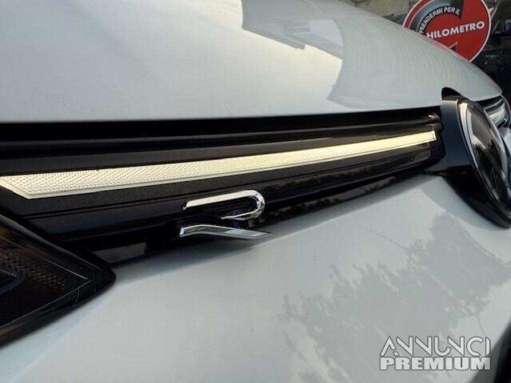 Volkswagen Golf 2.0 TSI R 4Motion - 2/27