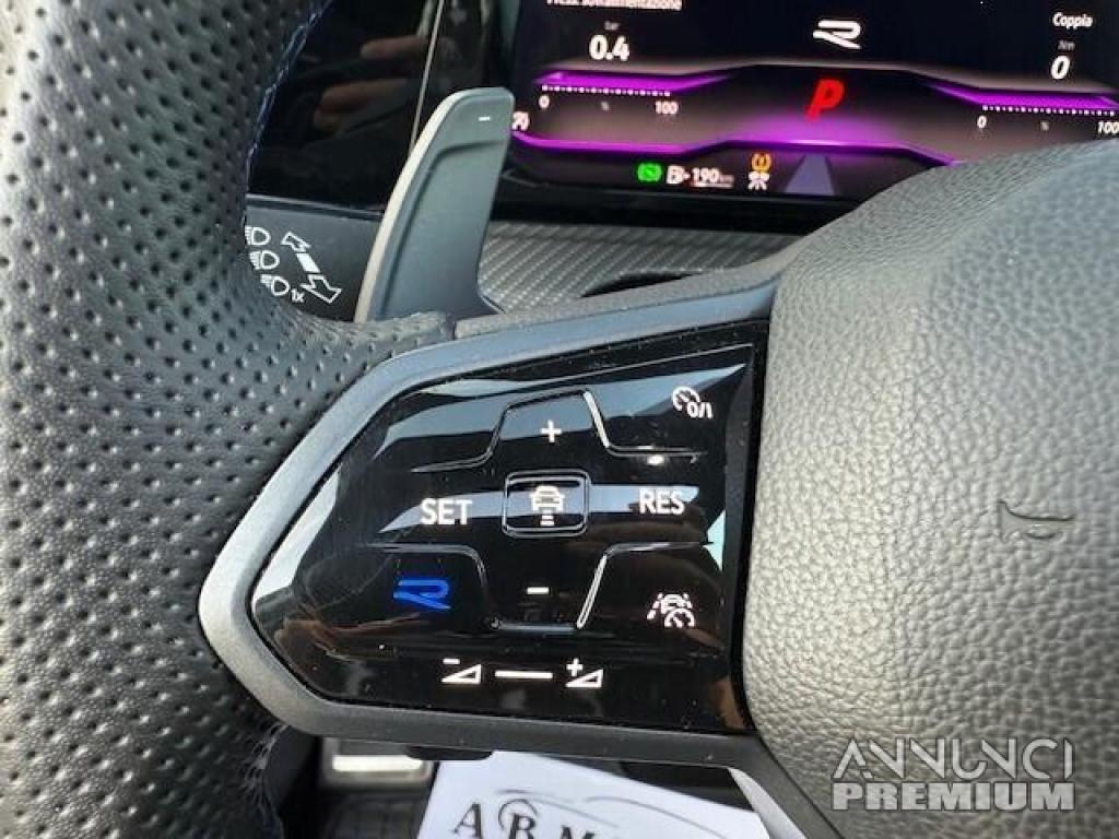 Volkswagen Golf 2.0 TSI R 4Motion - 18/27