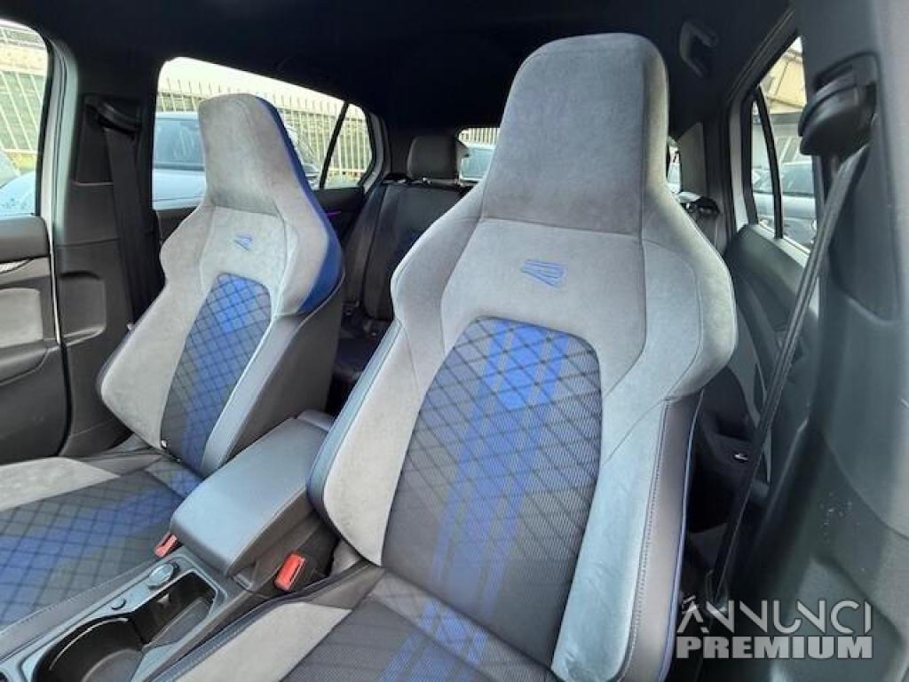 Volkswagen Golf 2.0 TSI R 4Motion - 25/27