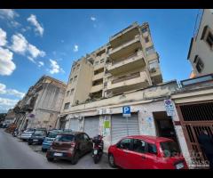 Via Serradifalco box Auto + soppalco rif.117/25