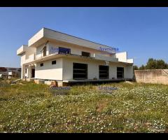 Locale commerciale 270 mq + cortile di 330 mq