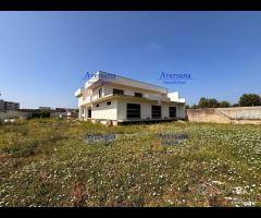 Locale commerciale 270 mq + cortile di 330 mq