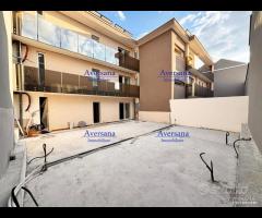 Appartamento con cortile e terrazzo ingresso indip