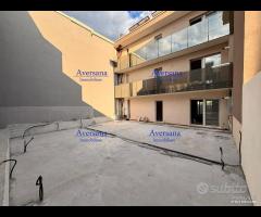 Appartamento con cortile e terrazzo ingresso indip