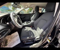 Jaguar XE 2.0 D Turbo aut. Pure - 12