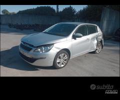 Peugeot 308 2015 1.6td 9h06 demolito per ricambi
