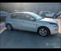 Peugeot 308 2015 1.6td 9h06 demolito per ricambi