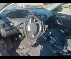 Peugeot 308 2015 1.6td 9h06 demolito per ricambi